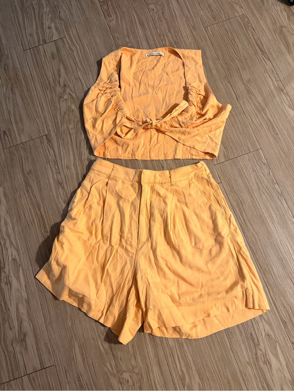 Abercrombie & Fitch Peachy Yellow Elastic Waist Shorts